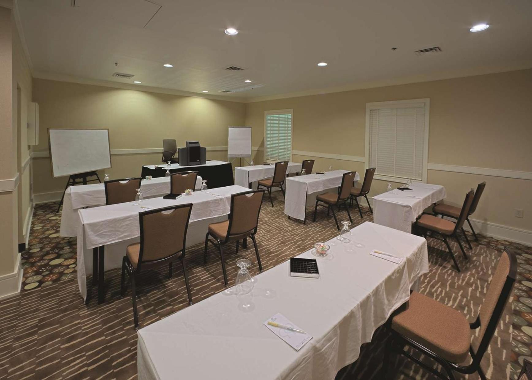 Doubletree Suites By Hilton At The Battery Atlanta Smyrna Eksteriør billede