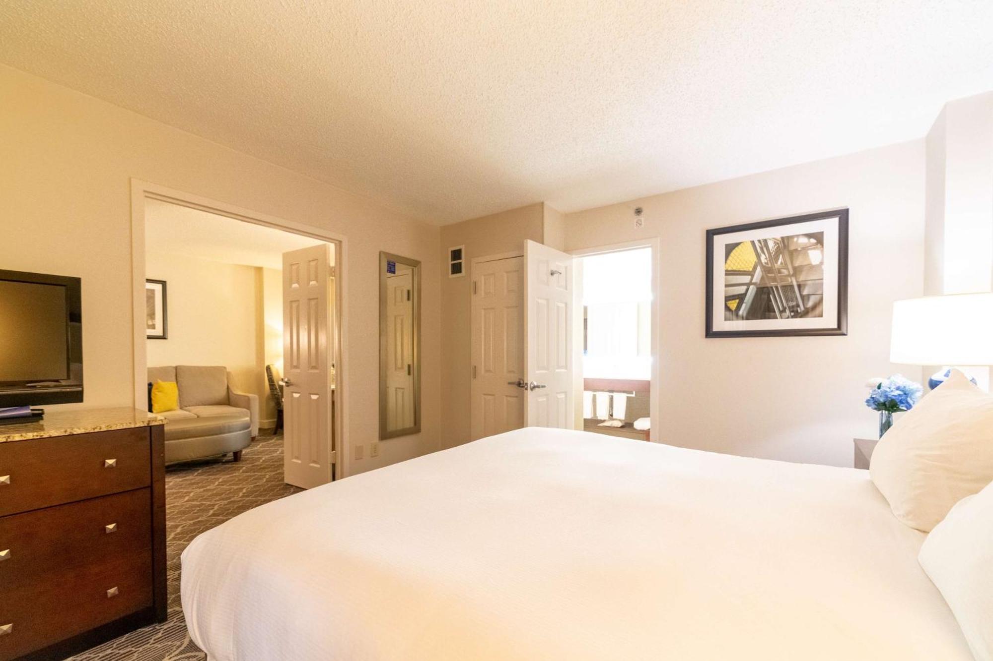 Doubletree Suites By Hilton At The Battery Atlanta Smyrna Eksteriør billede